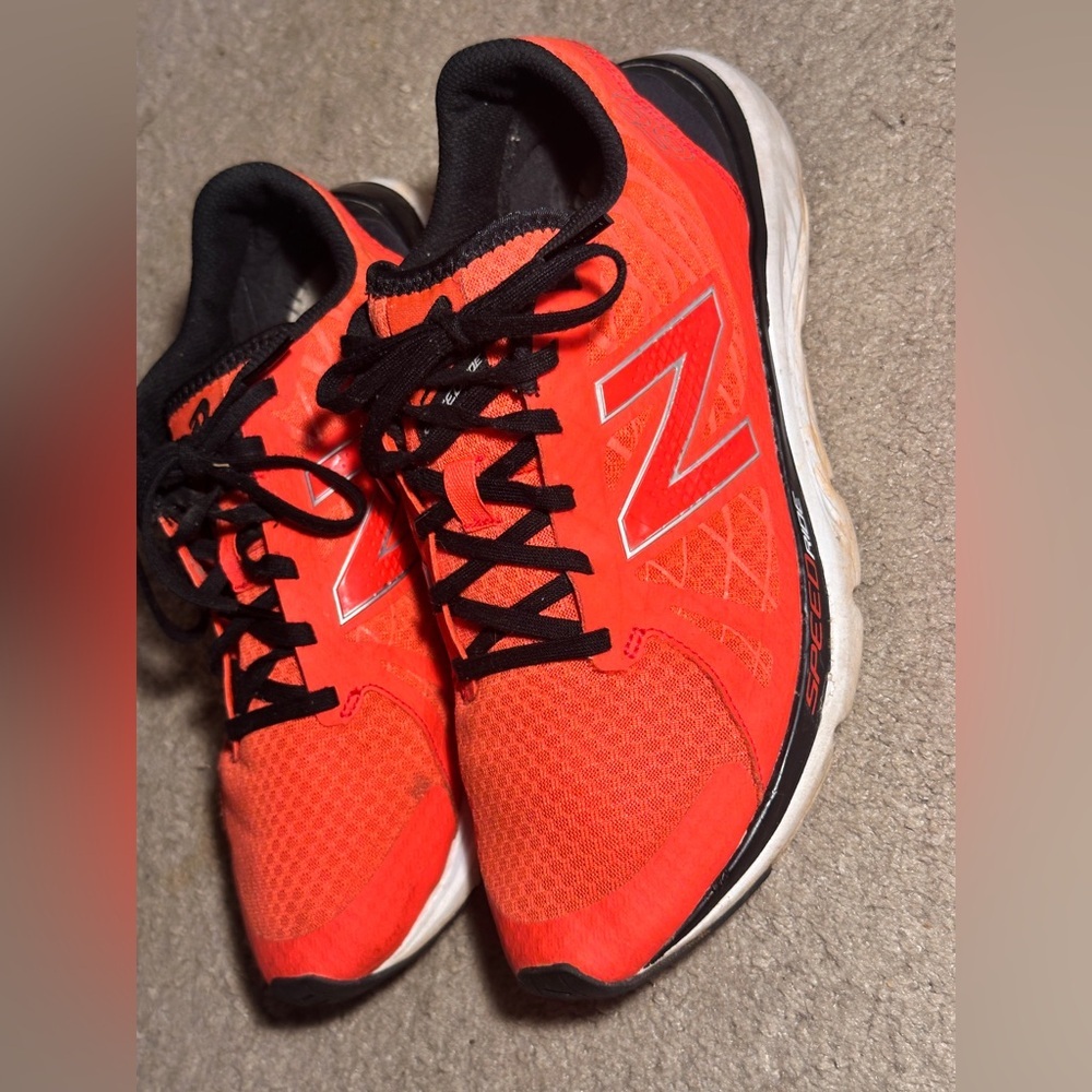 NEW BALANCE 690 v4 SPEED RIDE - RED ATHLETIC SHOES Sz 9.5 - Picture 3 of 9